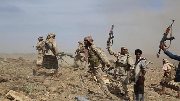أفراد من الجيش في جبهات مأرب  