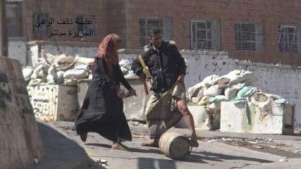 شاهد 10 صور تلخص حجم المعاناة والألم والقهر الذي يعيشه سكان تعز عند مداخل المدينة (صور)