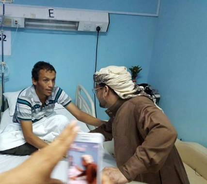 محافظ ريمة يتقدم تشييع شهداء الجيش بحجة ويزور الجرحى
