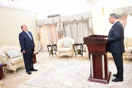 المخلافي يؤدي اليمين الدستورية بمناسبة تعيينه نائبا لرئيس الوزراء وزيرا للخارجية رغم اعتراض بحاح