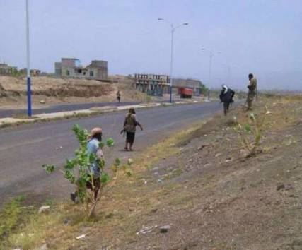 الضالع : مقتل 15 من مليشيات الحوثي بعد قصف مدفعية المقاومة لمواقعهم على الحدود بين إب والضالع.‎