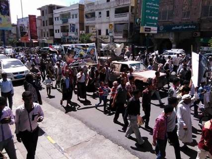 هدنة تعز حبر على ورق....وتظاهرة للمطالبة بفك الحصار