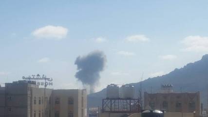 انفجار عبوة ناسفة غرب العاصمة صنعاء وطيران التحالف يقصف في النهدين (صور)