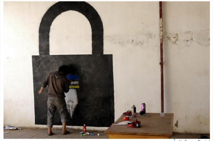 رسامون يمنيون يتضامنون مع حرية الصحافة على طريقتهم