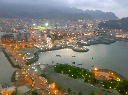 عدن ستغرق بالظلام من بعد منتصف الليل بسبب نفاد وقود المحطات المولدة للكهرباء 