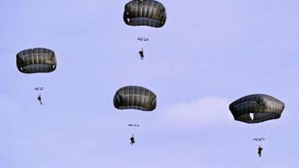 صحيفة سعودية تتحدث عن عملية إنزال نوعية لقوات الجيش الوطني داخل دار الرئاسة بصنعاء