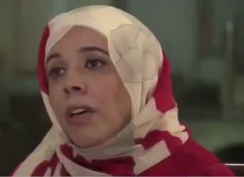 فيديو| الناشطة الكويتية معالي العسعوسي توضح سبب هجرتها من الكويت واستقرارها في اليمن وتروي بألم قصة المرأةاليمنية التي اطعمت أطفالها  "علف الحيوانات"