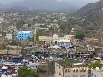 الضالع : مقتل شخص وإصابة اثنين آخرين برصاص مسلحين وسط المدينة 