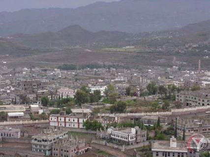 غارات مستمرة على مواقع وتعزيزات للحوثيين في إب 