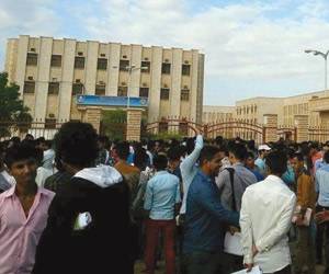 القاعدة يقتحم جامعة عدن ويثير سكان المحافظة