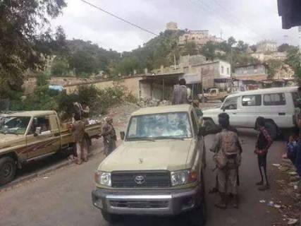 عاجل من إب: المقاومة الشعبية تتقدم في حزم العدين وتسيطر على مواقع للمليشيا وسقوط قتلى وجرحى في اشتباكات الليلة