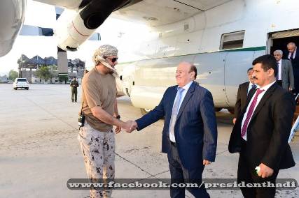 الرئيس هادي يوجه باستئناف الرحلات في مطار عدن