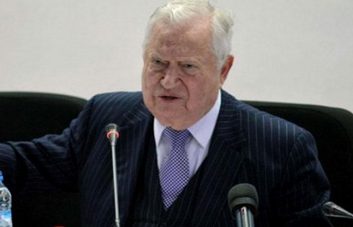 مفكر عربي: تسوية قريبة للأزمة اليمنية بفعل “تفاهمات” أمريكية روسية