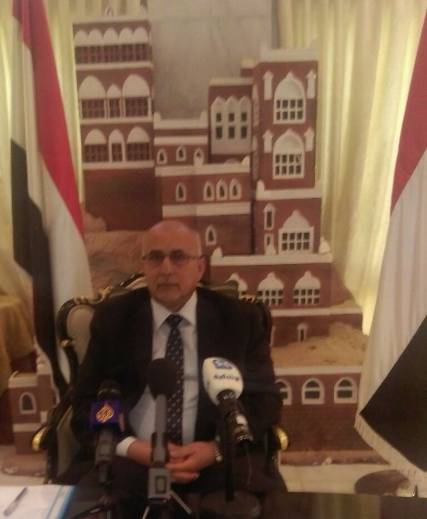 لجنة الإغاثة تؤكد فشل كل محاولات إدخال المساعدات إلى تعز والحوثيون يحتجزون 100 شاحنة إغاثة