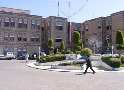 المؤسسات الحكومية تبدأ نقل مكاتبها إلى العاصمة المؤقتة "عدن"