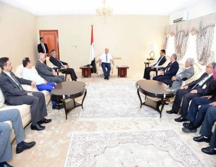 هادي يوجه بتفعيل عمل الوزارات من عدن