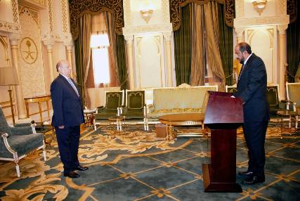 محافظ المهرة الجديد يؤدي اليمين الدستورية أمام رئيس الجمهورية