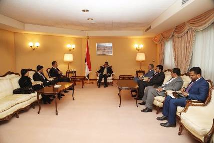 بحاح للمبعوث الأممي: الحرب ليس إلا خياراً من أجل السلام وعلى المليشيا رفع الحصار عن المدن