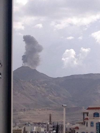 طيران التحالف يقصف جبل عيبان غرب العاصمة صنعاء