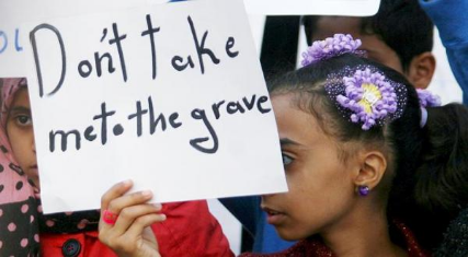 مسؤول كبير بالأمم المتحدة: المتمردون الحوثيون يعرقلون تسليم الإمدادات الإنسانية في تعز