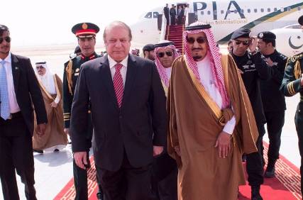 وفد حكومي وعسكري باكستاني للرياض لتهدئة التوتر مع إيران