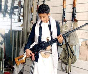 الحوثيون يبيعون أسلحة الجيش في قلب صنعاء