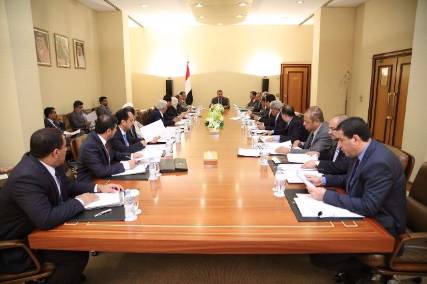 جلسة حكومية برئاسة بحاح لإعداد خطة عمل2016 ومناقشة الخطوات العسكرية المقبلة