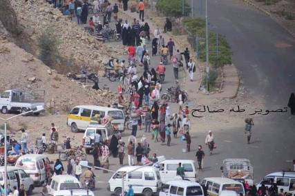 تعز: مليشيات الحوثي تبني جدرا في منفذ الدحي وتجبر النساء على ترديد الصرخة في المنفذ