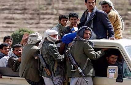 بعد دحرها من وازعية تعز .. مليشيات الحوثي تقتحم منازل ومحلات مواطنين في وازعية إب