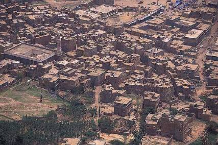 تفاصيل جديدة عن قصف طيران التحالف لمخزن سلاح بشبام كوكبان