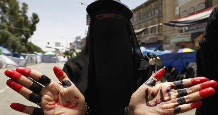 حصار المتمردين الحوثيين يخنق تعز للشهر التاسع