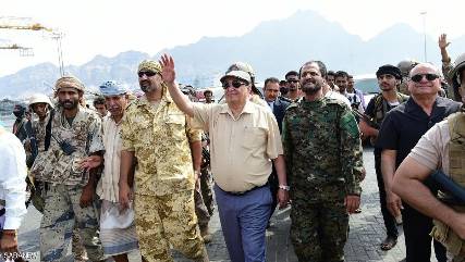 الرئيس هادي يحذر منفذي الأجندات الدخيلة