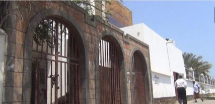 مسلحون يختطفون رئيس الشعبة التجارية بعدن ويفرجون عنه بعد إجباره على التوقيع على وثائق مخالفة