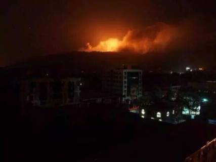 طيران التحالف يعاود قصف معسكر النهدين جنوب العاصمة صنعاء