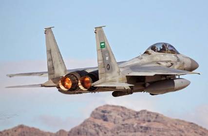 مقتل وإصابة 20 شخصا في غارة جوية على مبنى للشرطة في العاصمة صنعاء