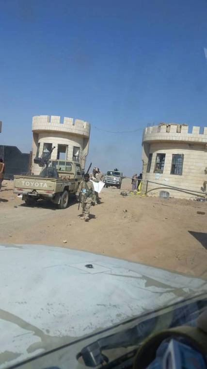 بالصورة .. المقاومة تسيطر على معسكر ماس بمارب