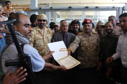 قوات حكومية تتسلم مطار عدن الدولي من المقاومة الشعبية