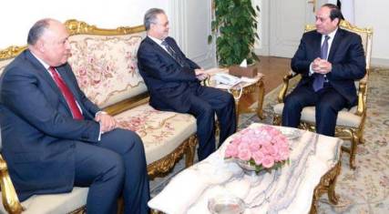 السيسي يؤكد أهمية الالتزام بالحل السياسي للأزمة اليمنية وفًقا للمبادرة الخليجية