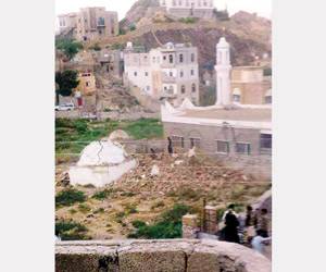 القاعدة تواصل هدم آثار اليمن