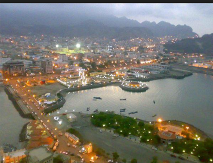 عدن تغرق بالظلام لليوم الخامس على التوالي ومساعي خليجية لإحتواء الأزمة