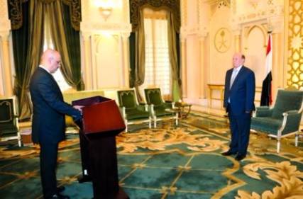 وزير الزراعة والري يؤدي اليمين الدستورية أمام هادي
