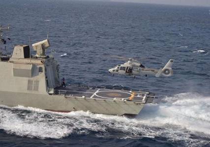 شاهد لأول مرة .. صور لسفن حربية وقوات تابعة للتحالف تفرض الحظر على السواحل اليمنية