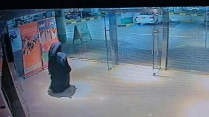عاجل: قاتلة المعلمة الأمريكية في الإمارات من أصول يمنية وسافرت عدة مرات إلى اليمن