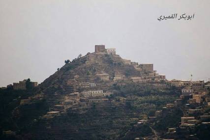 تعز.. طيران التحالف يقصف المليشيات شرق صبر ومعارك جنوب المندب