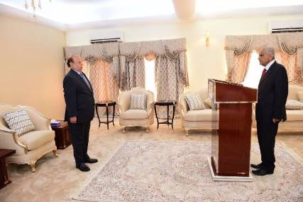 وزير الداخلية يؤدي اليمين الدستورية وهادي يوجهه بالعمل من أجل الأمن