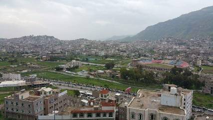 قتلى ومصابون في انفجار بمقر للميليشيا في جامعة إب