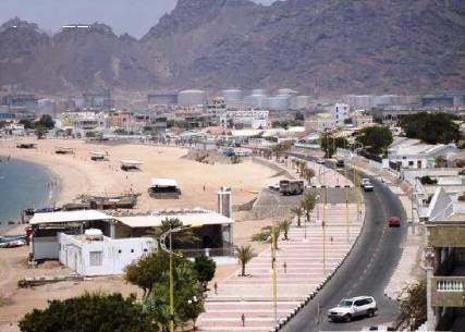 مجهولون يختطفون 5 شبان في البريقة بمدينة عدن