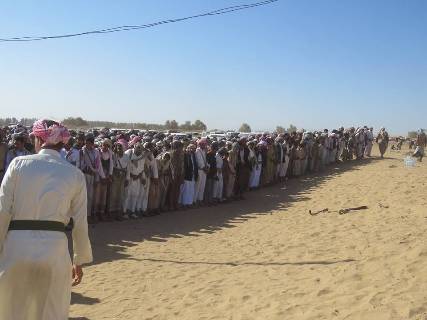 المقاومة الشعبية بمأرب تشيع أحد قياداتها بحشد جنائزي مهيب (صور)