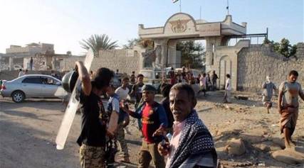اعتقال 3 مسلحين هاجموا القصر الرئاسي بعدن
