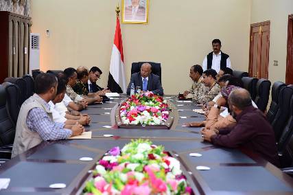 الرئيس هادي يلتقي قادة المجلس العسكري في إب ويؤكد تقديم كافة الدعم لطرد المليشيا